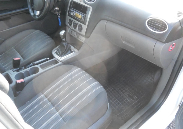 Ford Focus cena 12500 przebieg: 305000, rok produkcji 2009 z Bodzentyn małe 46